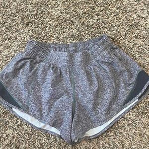 Lululemon Grey 2.5”, size 6 regular hotty hot short!
